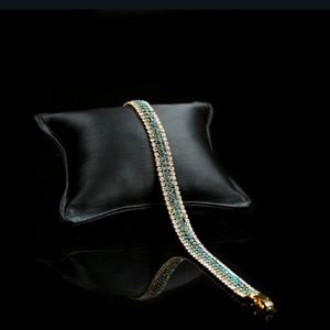 Luxury Diamond and emerald bracelet Poshmark "HOST PICK" 🎁💍
